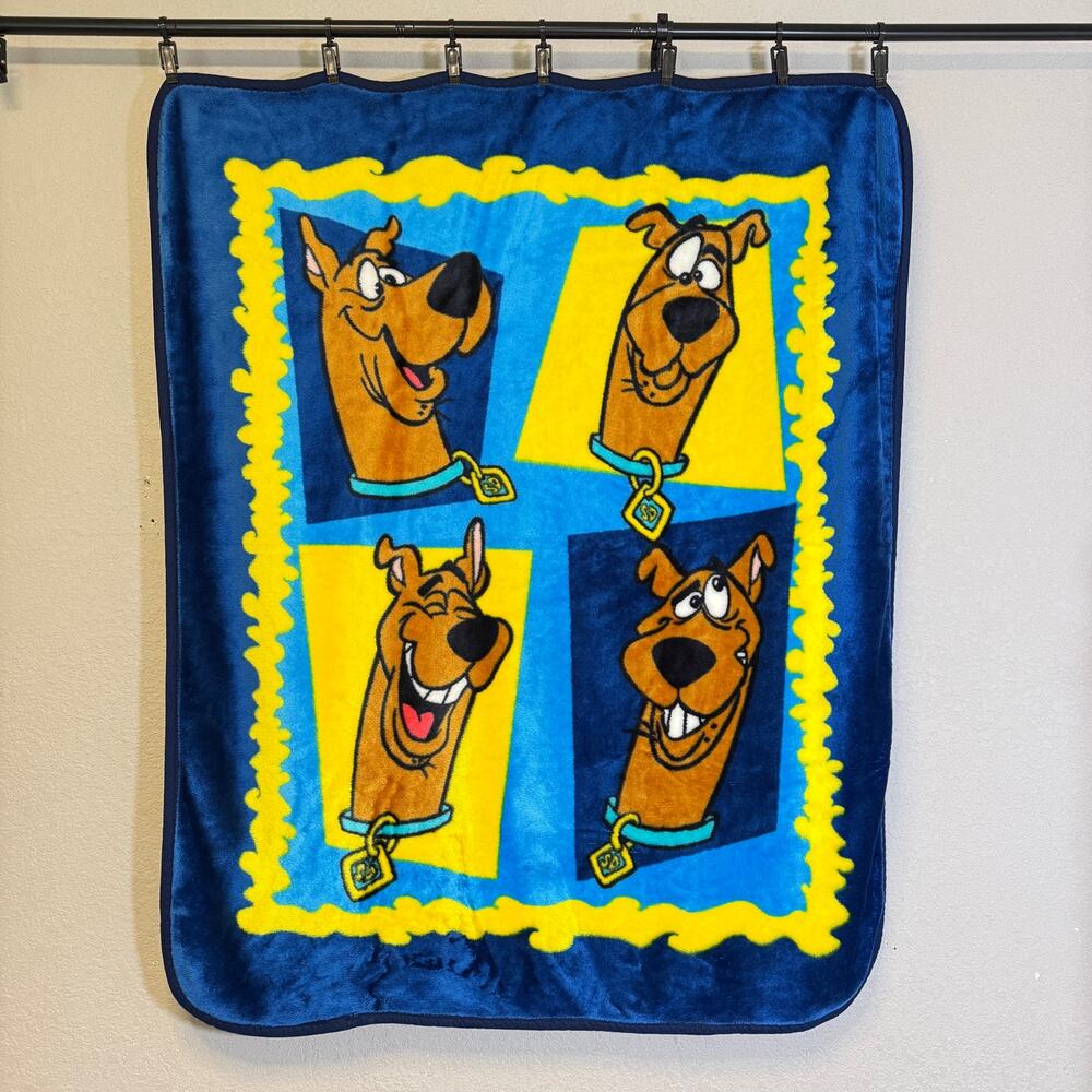 Vtg Y2K Cartoon Network Blue & Yellow plush Scooby-Doo plush blanket funny faces